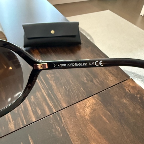 Tom Ford Whitney Oversized Black Sunglasses - Picture 4 of 5